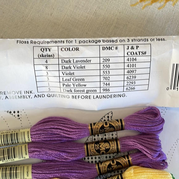 Jack Dempsey (2003) 18” quilt squares (6), item 732, pattern #274, Iris - Picture 11 of 11